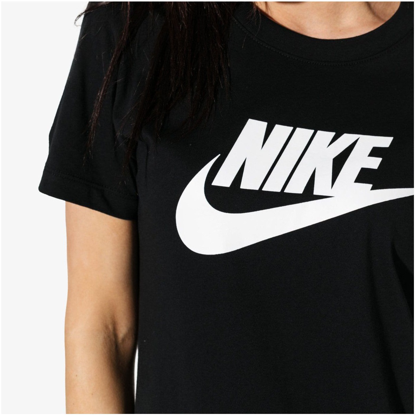 Бренд найк. Nike Sportswear Essential bv4089-010. Футболка женская Nike лого bv6169 черная. Nike стиль. Девушка Nike Sportswear.